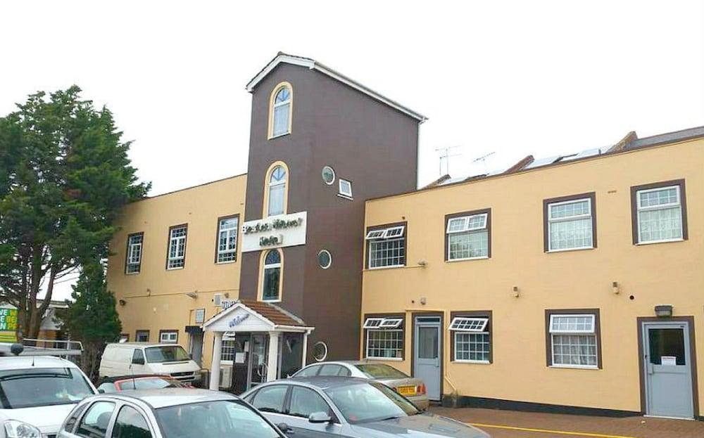 Oyo Bostons Manor Hotel, Hanwell London Greenford  Ngoại thất bức ảnh