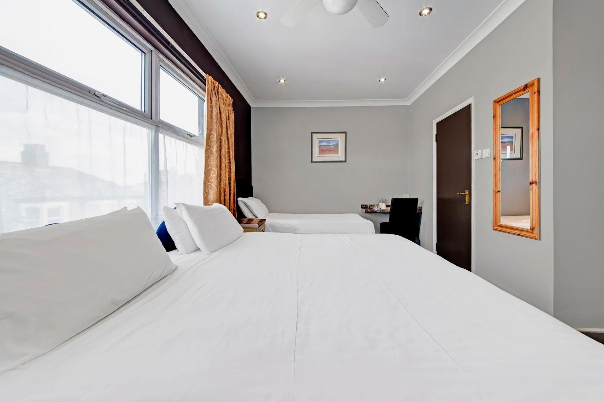 Oyo Bostons Manor Hotel, Hanwell London Greenford  Ngoại thất bức ảnh