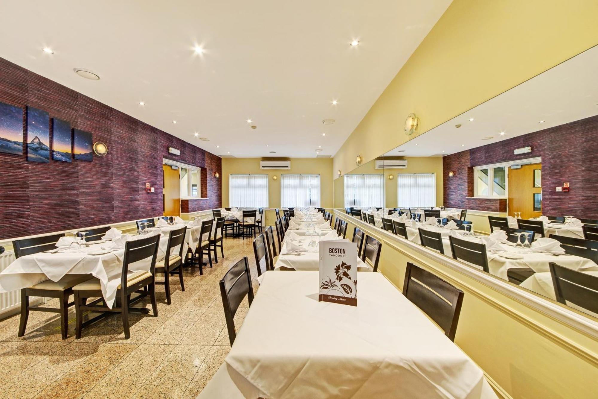 Oyo Bostons Manor Hotel, Hanwell London Greenford  Ngoại thất bức ảnh