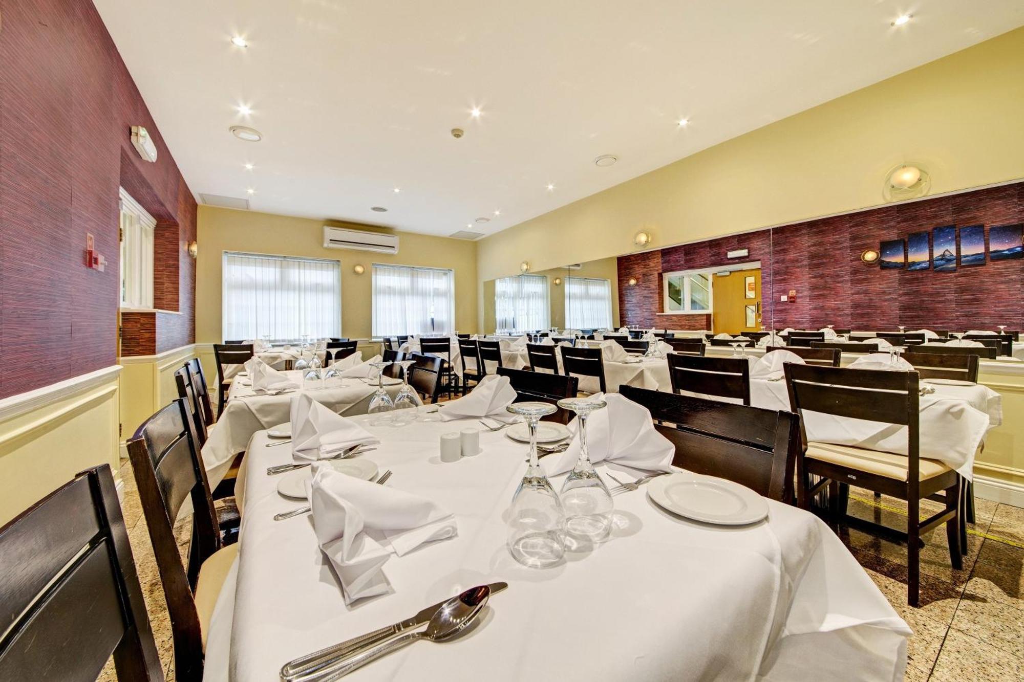 Oyo Bostons Manor Hotel, Hanwell London Greenford  Ngoại thất bức ảnh