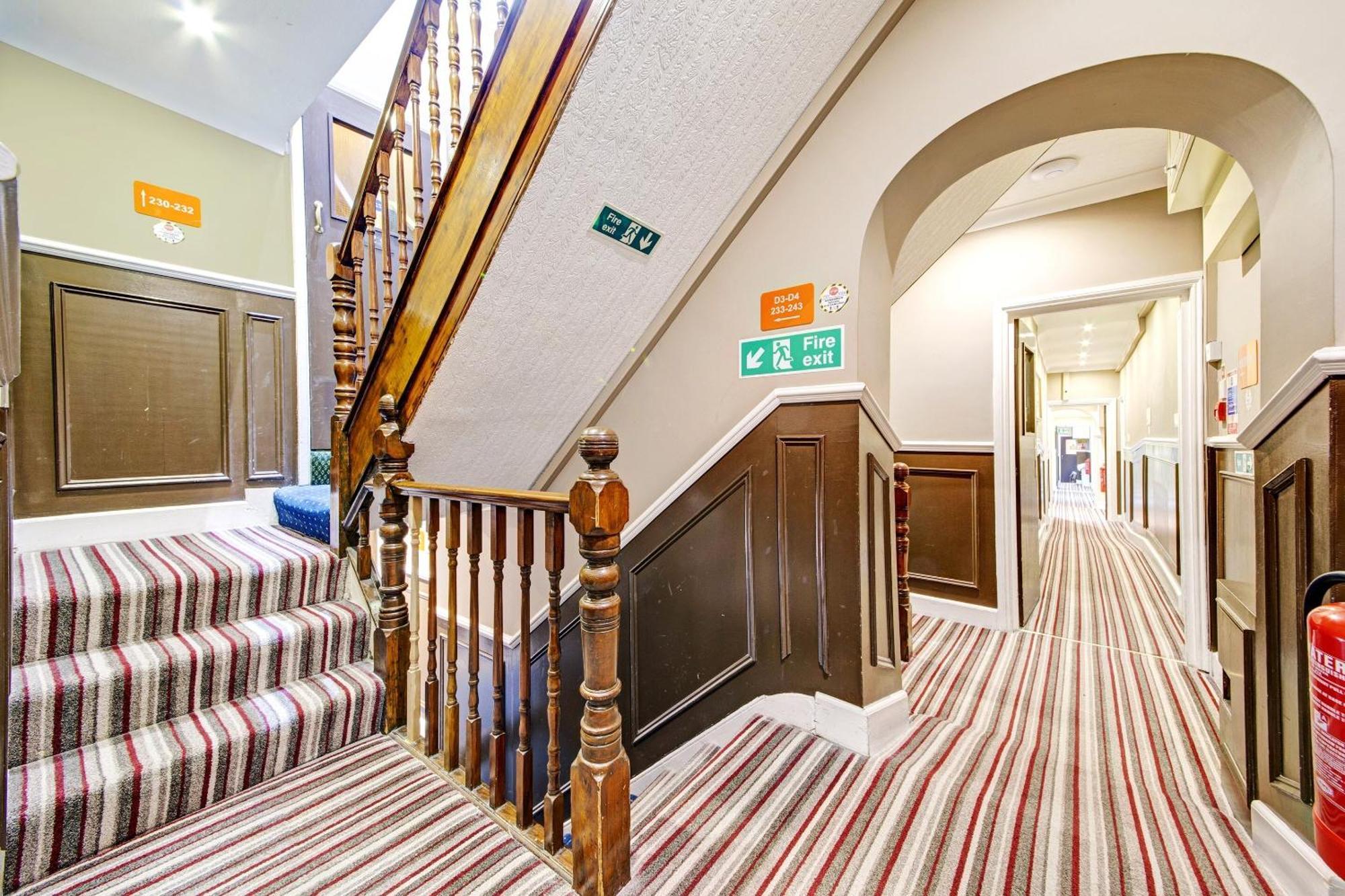 Oyo Bostons Manor Hotel, Hanwell London Greenford  Ngoại thất bức ảnh