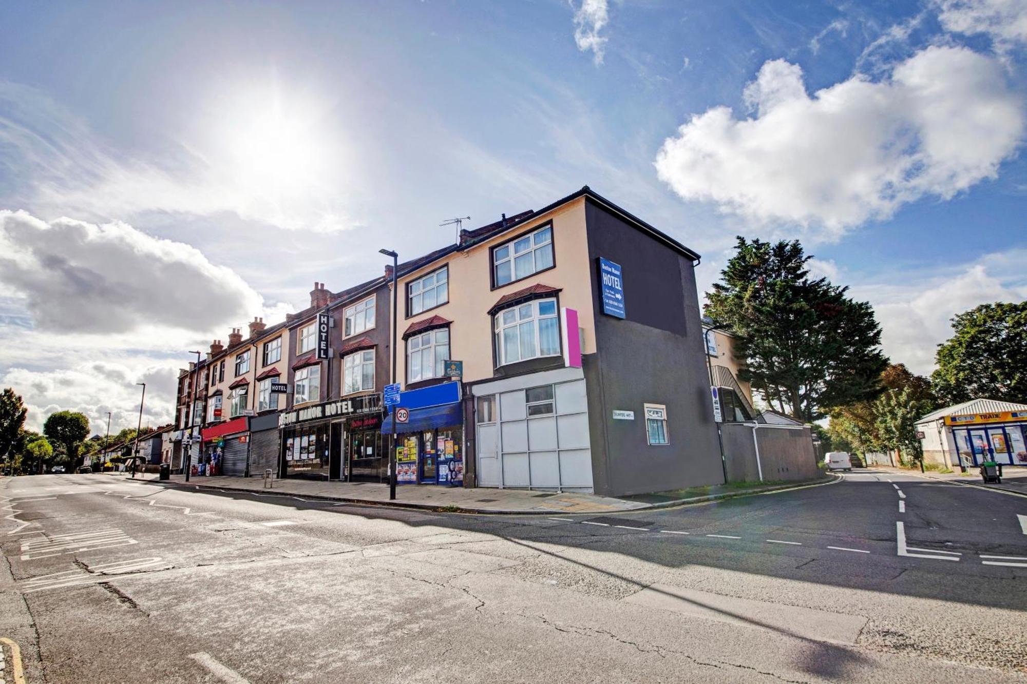 Oyo Bostons Manor Hotel, Hanwell London Greenford  Ngoại thất bức ảnh