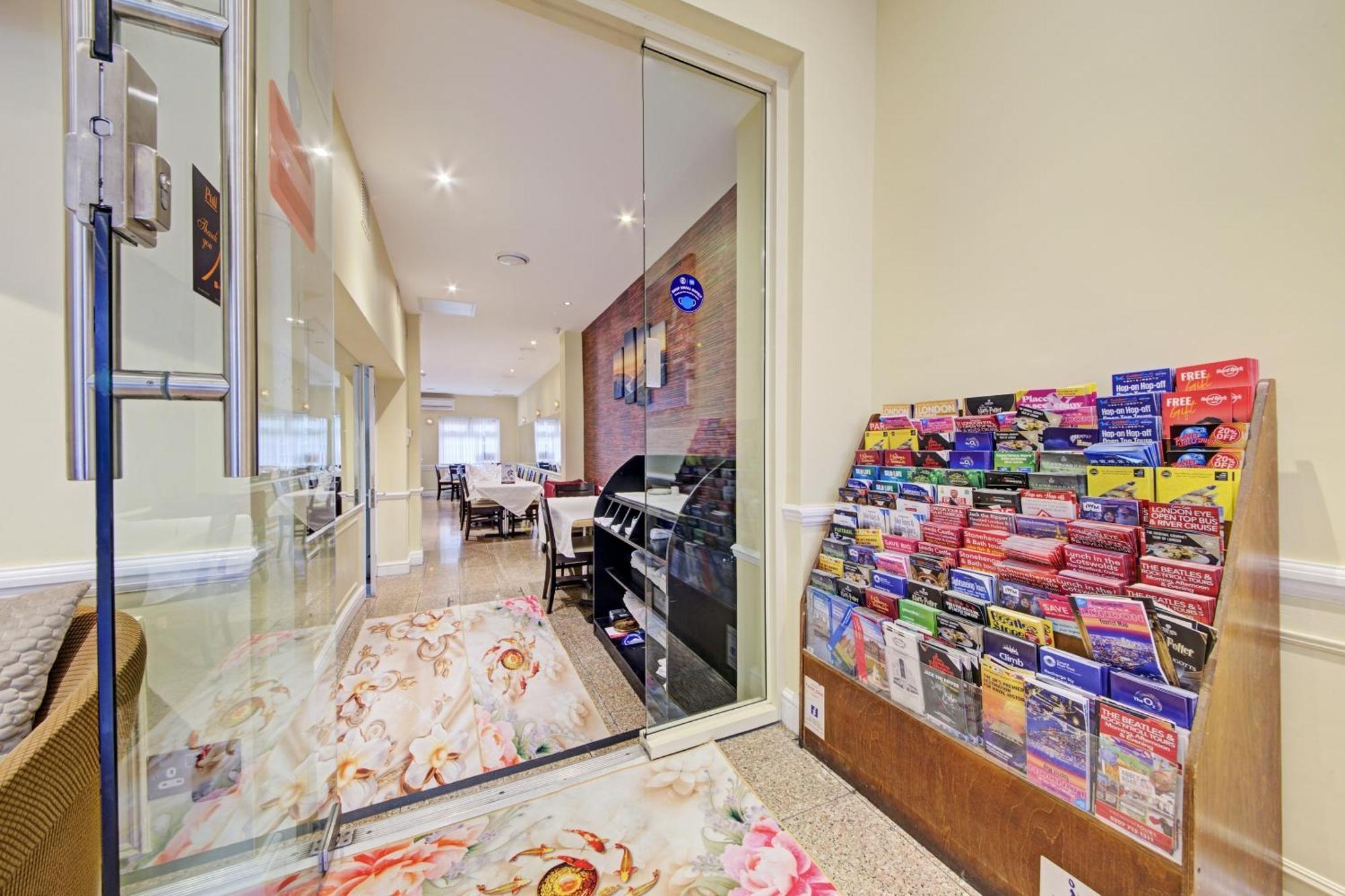 Oyo Bostons Manor Hotel, Hanwell London Greenford  Ngoại thất bức ảnh