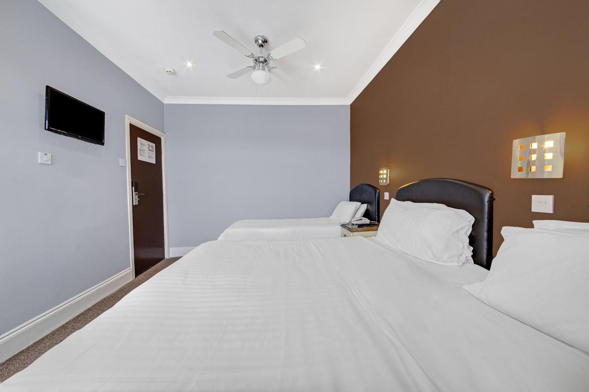 Oyo Bostons Manor Hotel, Hanwell London Greenford  Ngoại thất bức ảnh