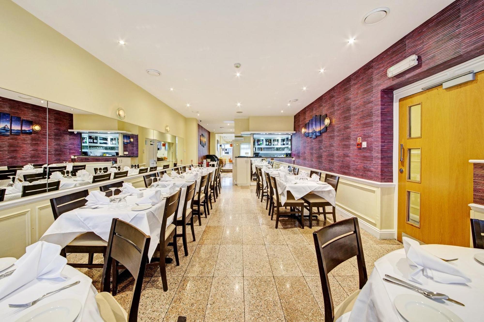 Oyo Bostons Manor Hotel, Hanwell London Greenford  Ngoại thất bức ảnh