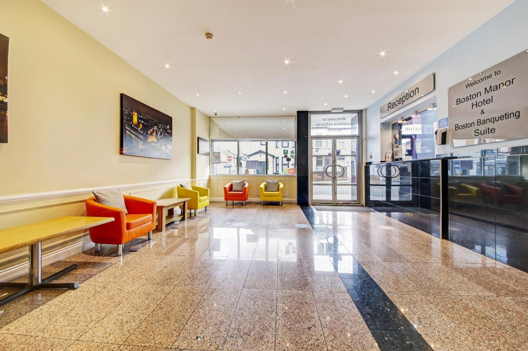 Oyo Bostons Manor Hotel, Hanwell London Greenford  Ngoại thất bức ảnh