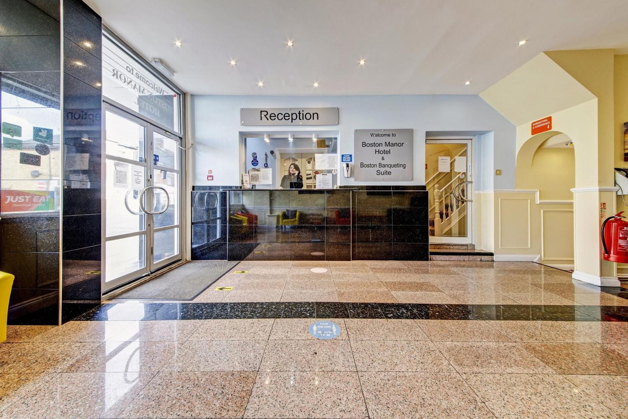 Oyo Bostons Manor Hotel, Hanwell London Greenford  Ngoại thất bức ảnh